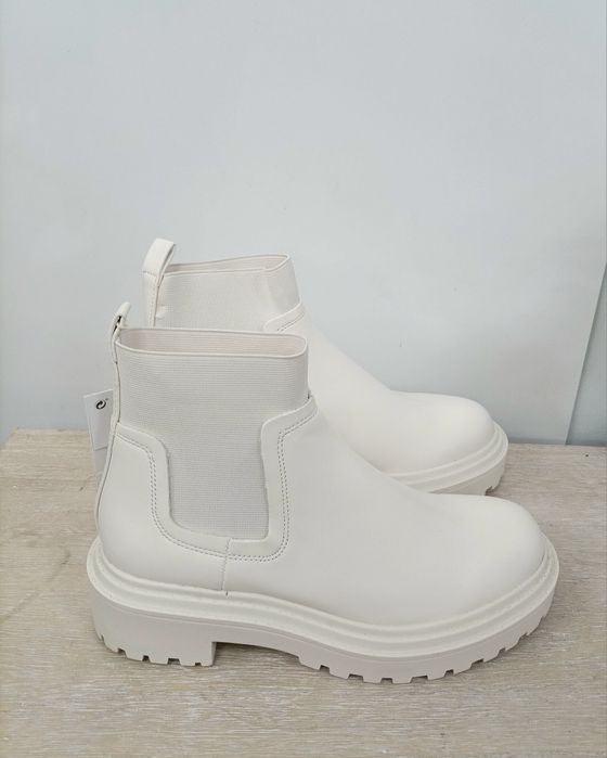 Білі ботінки черевики челсі тракторна подошва Stradivarius