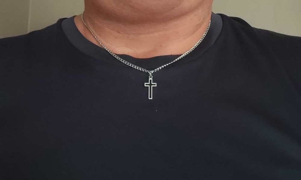 Łańcuszek męski krzyżyk stal chirurgiczna srebrny 50 cm pudełko