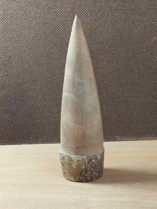 Ornamento Africano em Madeira e Couro