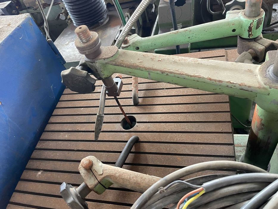 Serra de fita vertical