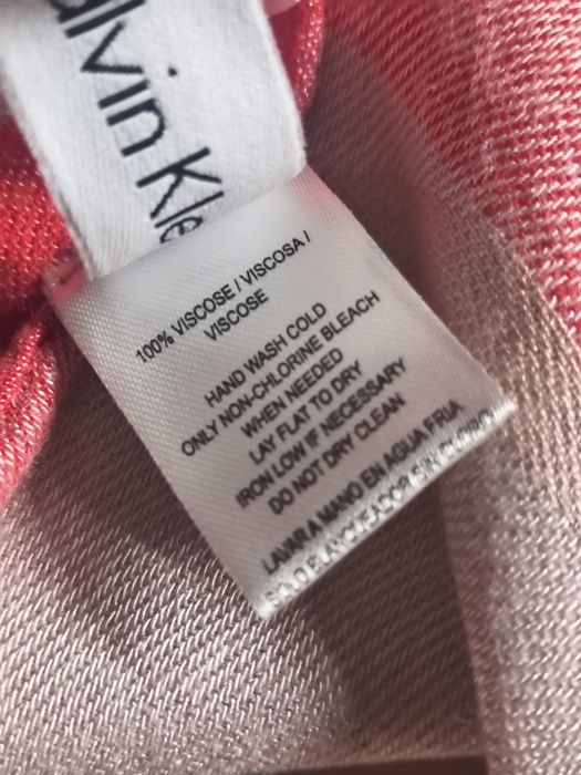 Szal Chusta CALVIN KLEIN Beżowy Logowany Czerwona Ramka Wiskoza