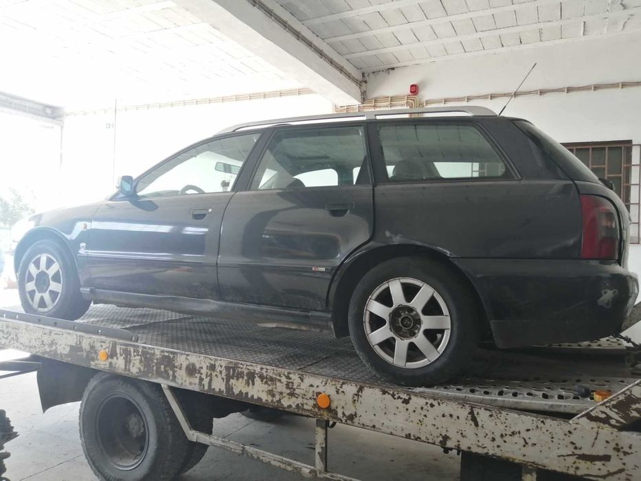 Para peças Audi A4 B5 8D5 Avant 1.9 TDI 110 CV  Ano 1996