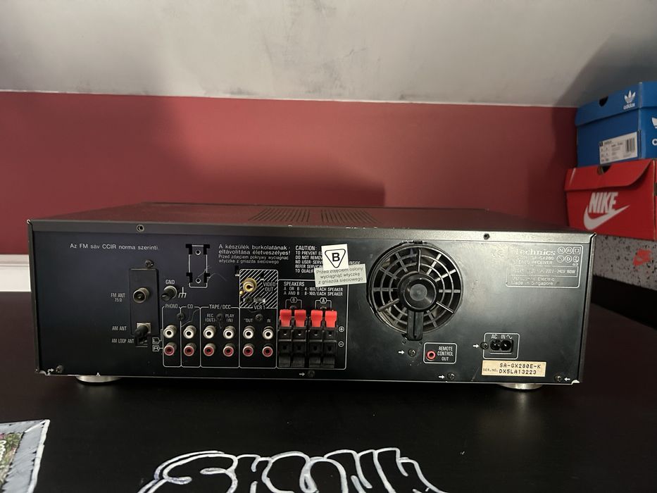 Amplituner technics i dwie kolumny estradowe