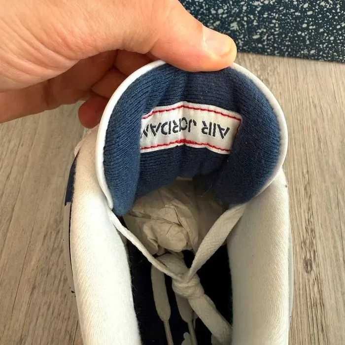 Buty sportowe "Jordan_4_Retro_Midnight_Navy Rozmiar 41