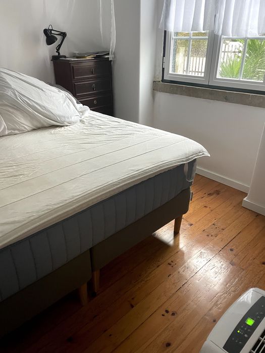 Vendo cama LYNGÖR 180 × 200 cm, em muito bom estado.