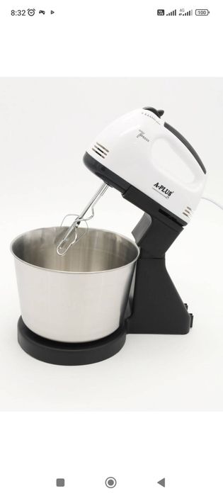 Кухонний міксер із чашею