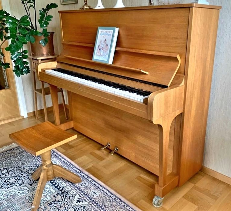 Fińskie pianino Hellas 125