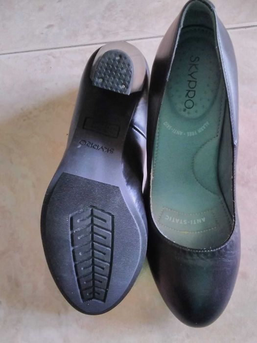 Sapatos de hospedeira de bordo. Oportunidade, estão como novos.
