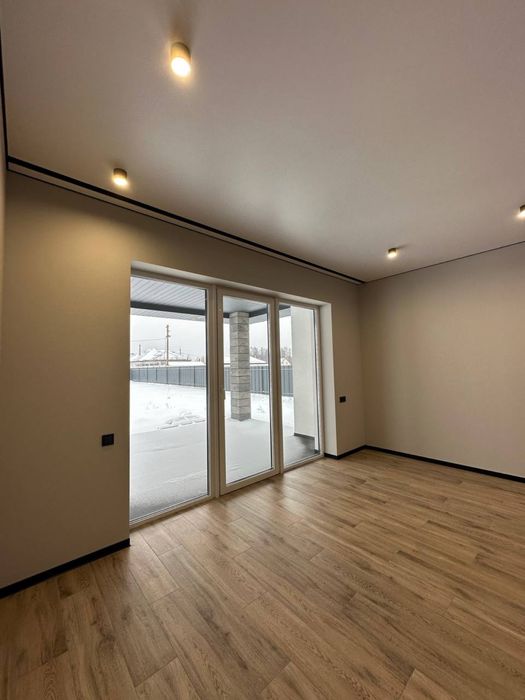 Будинок 15 хв від Києва з Ремонтом на 14 сотках землі.