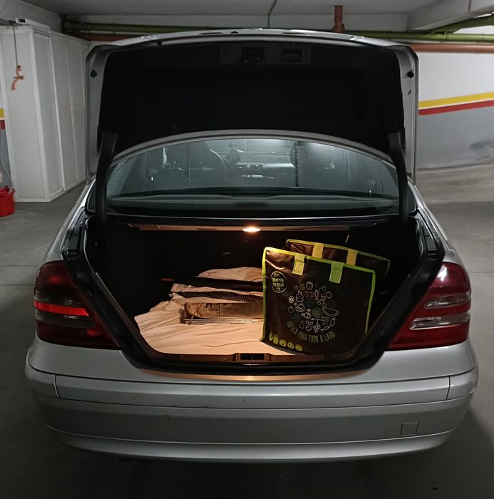 Mercedes-Benz C 200 — fotografia 8