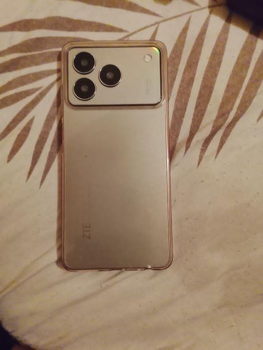 Telemóvel ZTE Blade A76 como novo