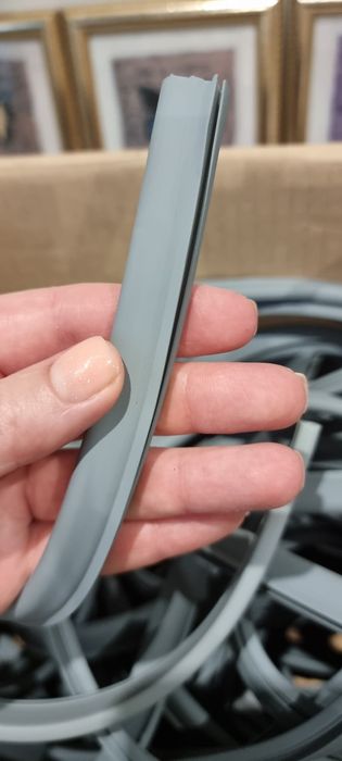 Ущільнювач для дверей з бічною ніжкою, уплотнитель