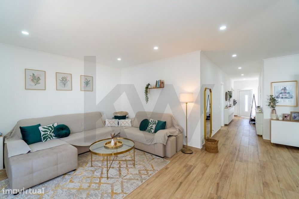 Moradia T3 Totalmente Remodelada em 2025 com 528 m2 de Terreno | Azinh