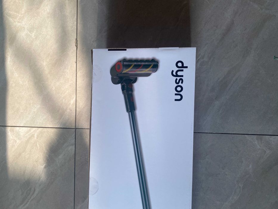 Zupełnie nowy, nieotwarty odkurzacz Dyson 15s