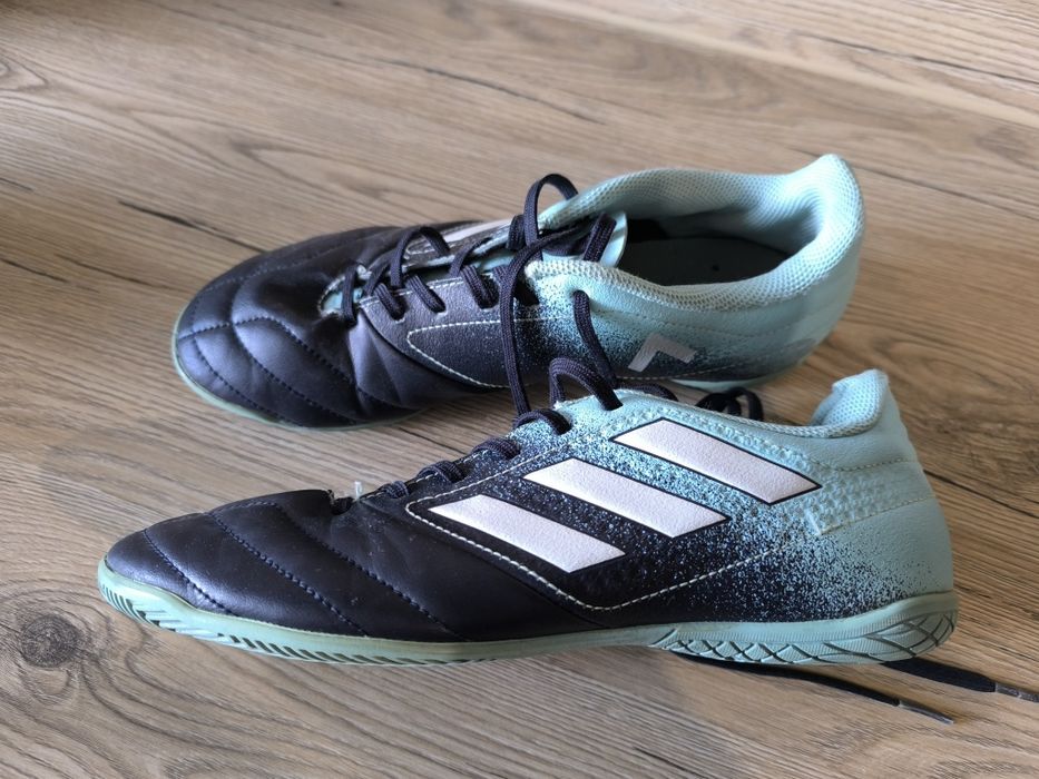 Adidas buty do gry w piłkę nożną 40 i 2/3
