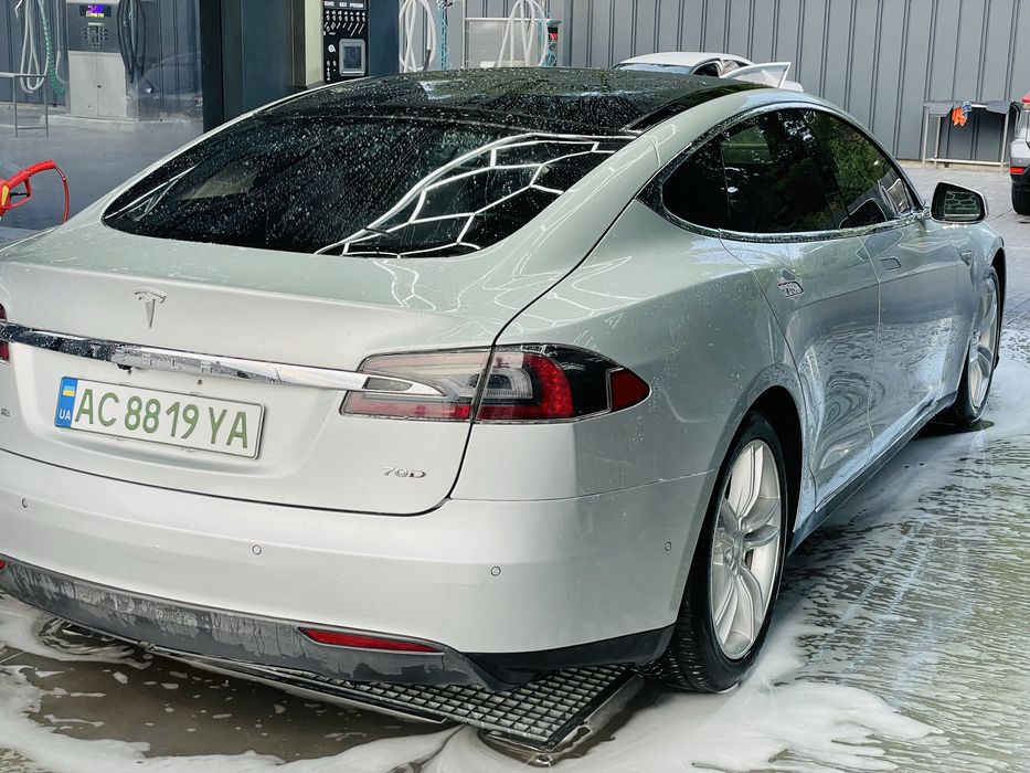 Tesla Model S 2016’ Dual motor
