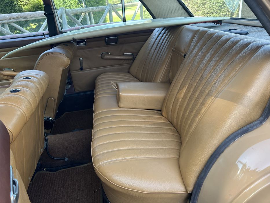 Mercedes-Benz 240 — fotografia 8