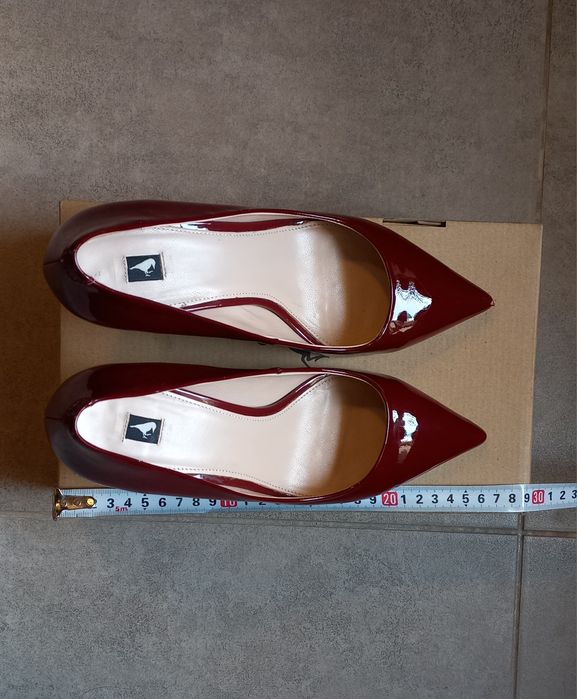 Лаковані туфлі на підборах