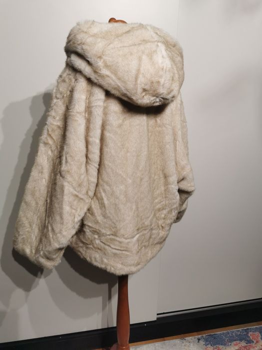 kurtka  z kapturem sztuczne norki kremowa/beżowa  M/L