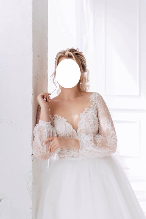 Весільна сукня.