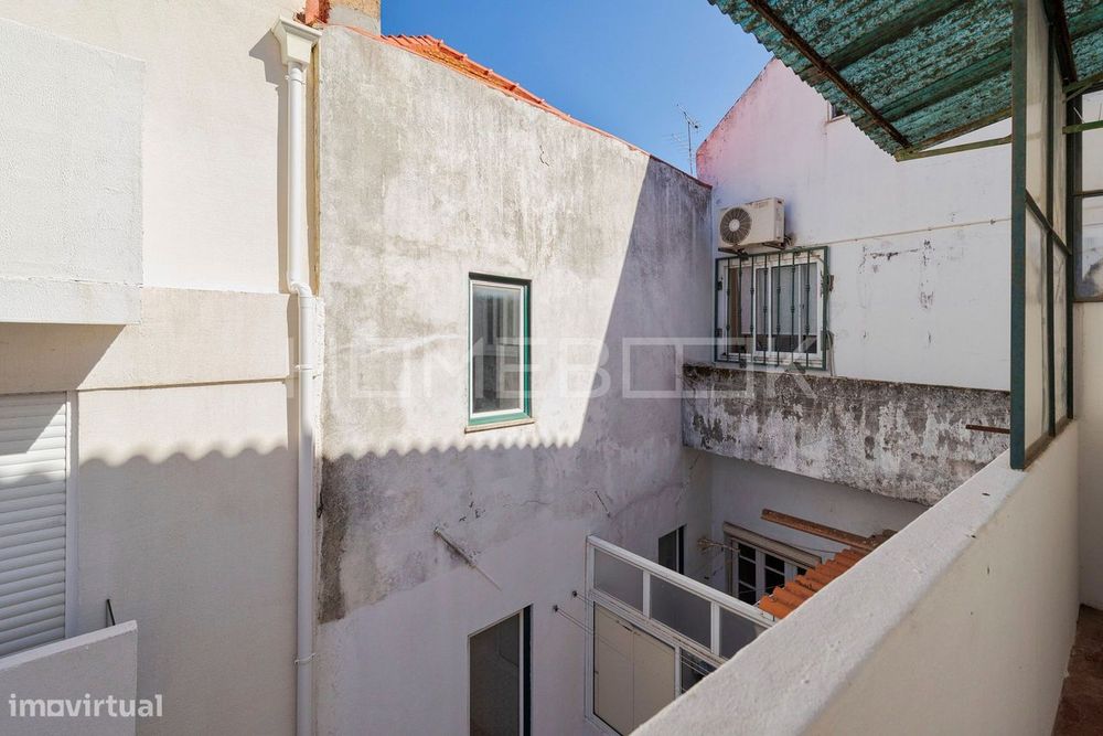 T2 Renovado com licença AL, na baixa de Setúbal com sotão de103 M²
