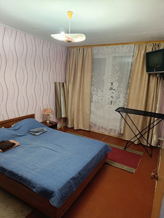 Квартира  подобово (2 кімнати)в центрі містаі