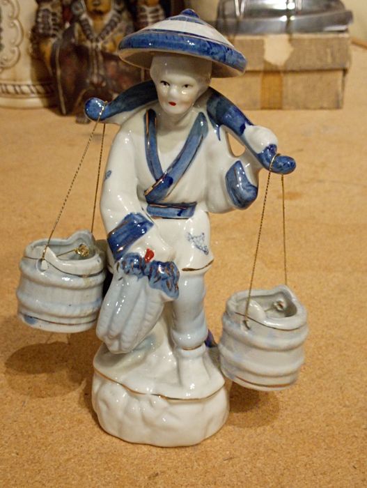 Chińska figurka porcelanowa