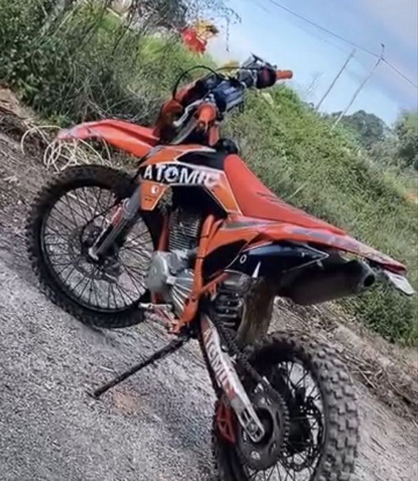 ATOMIC 250 SEMI- novo