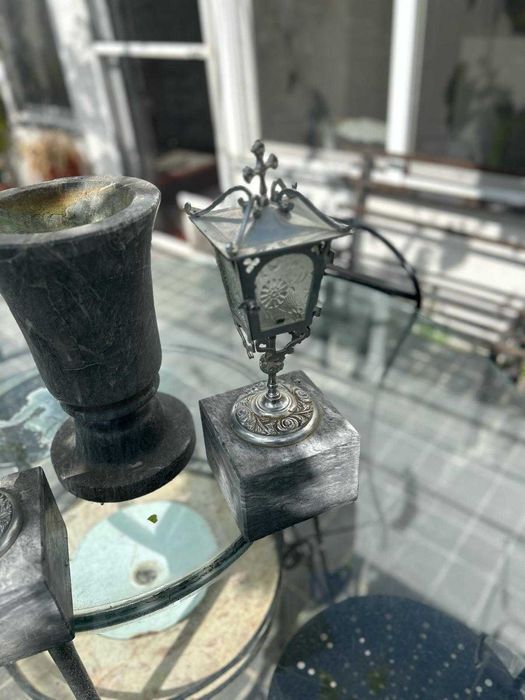 Floreira e candeeiros