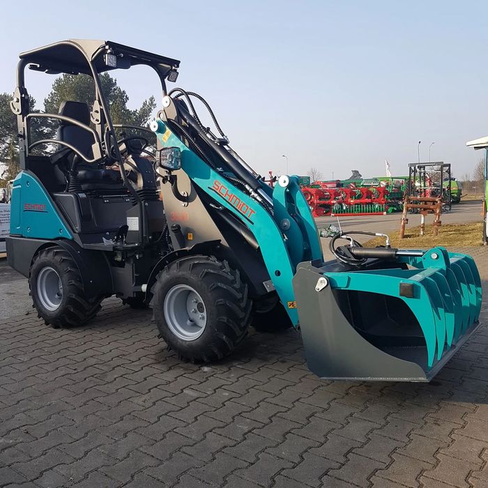 ŁADOWARKA SCHMIDT 3530  MINI ŁADOWARKA 3530 SCHMIDT z łychą w standardzie