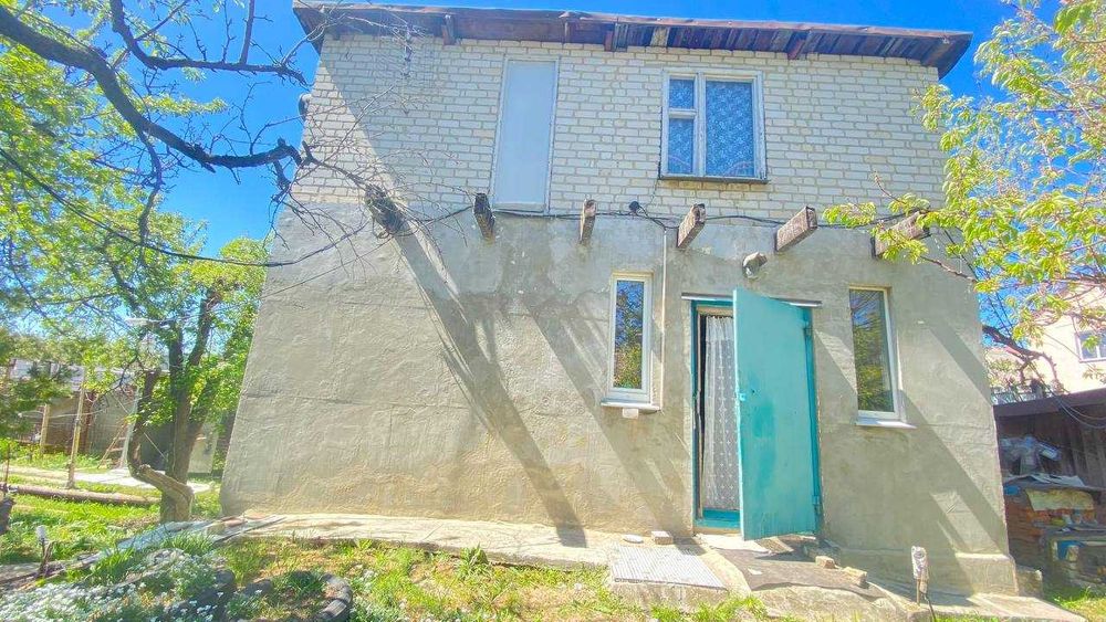 Продаж невеличкого будинка  з земельною ділянкою біля пруда, Лідне