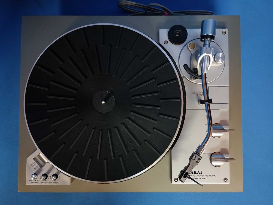 gira-discos AKAI AP-206C