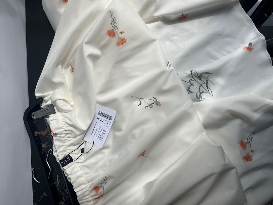 Біла спідниця з квітковим принтом від бренду ByMe, розмір L