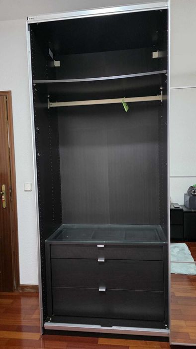 Roupeiro de duas portas com espelho + cama +  mesa da cabeceira!