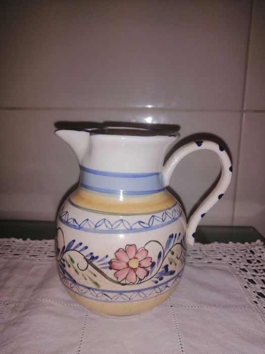 Jarro antigo faiança+candeeiro teto e mesa. 
2