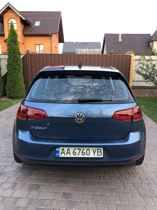 Продам Volkswagen E-golf 2016