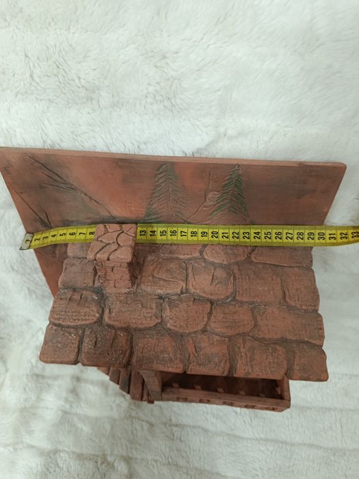 Peça rústica em barro vermelho feito artesanalmente para parede