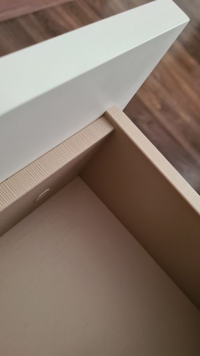 Mobília de Quarto de Casal (sommier, mesas cabeceiras, camiseiro, cómoda e cabeceira)