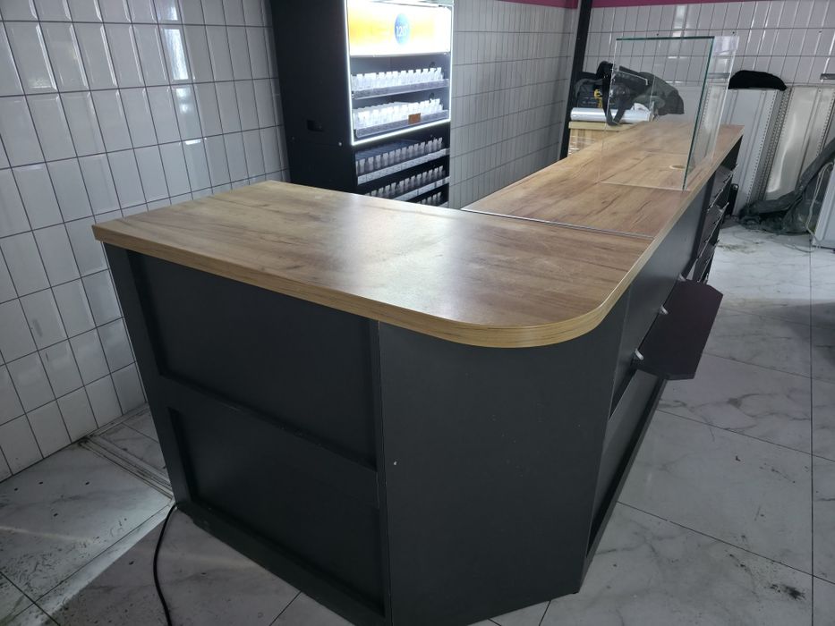 Касовий прилавок.