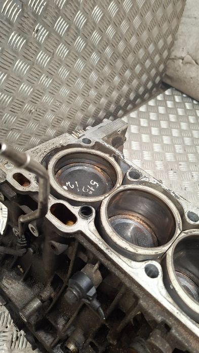 Blok Silnika Z Wałem I Tłokami Volvo S60 2.5T B5254T