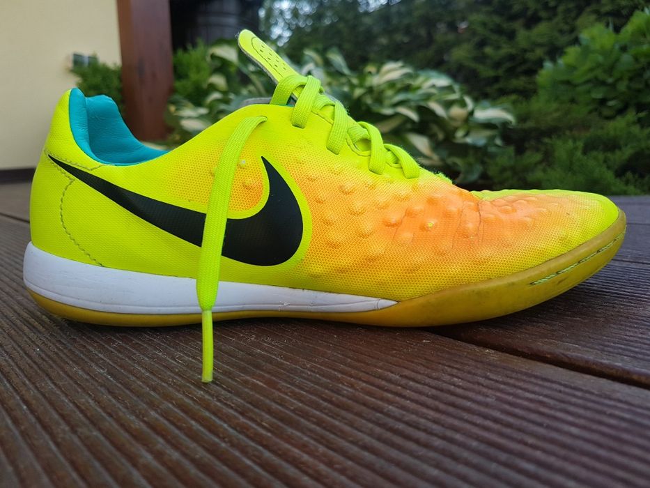 Halówki NIKE  38,5   24 cm