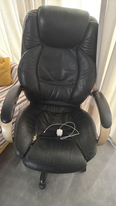 Шкіряне крісло. Самовівіз