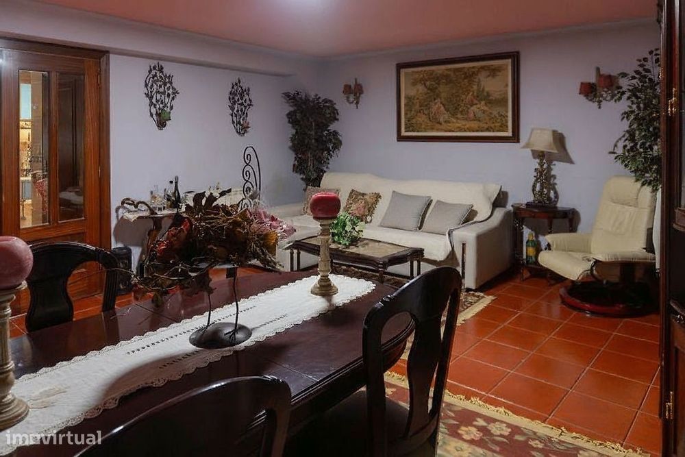 Moradia T5 para venda