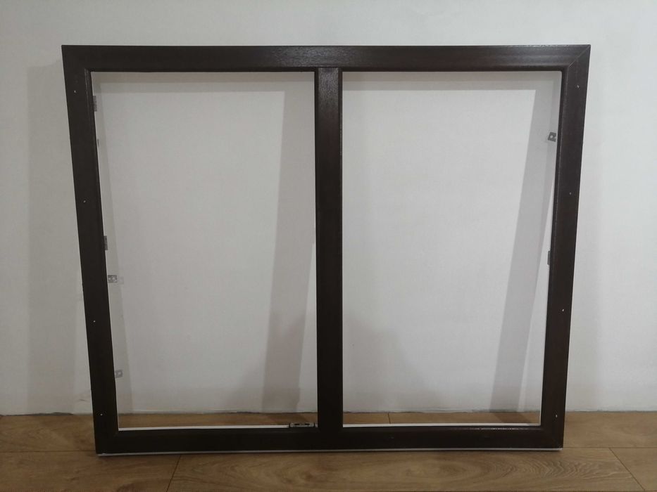Okno dwuskrzydłowe trzyszybowe z ramą
