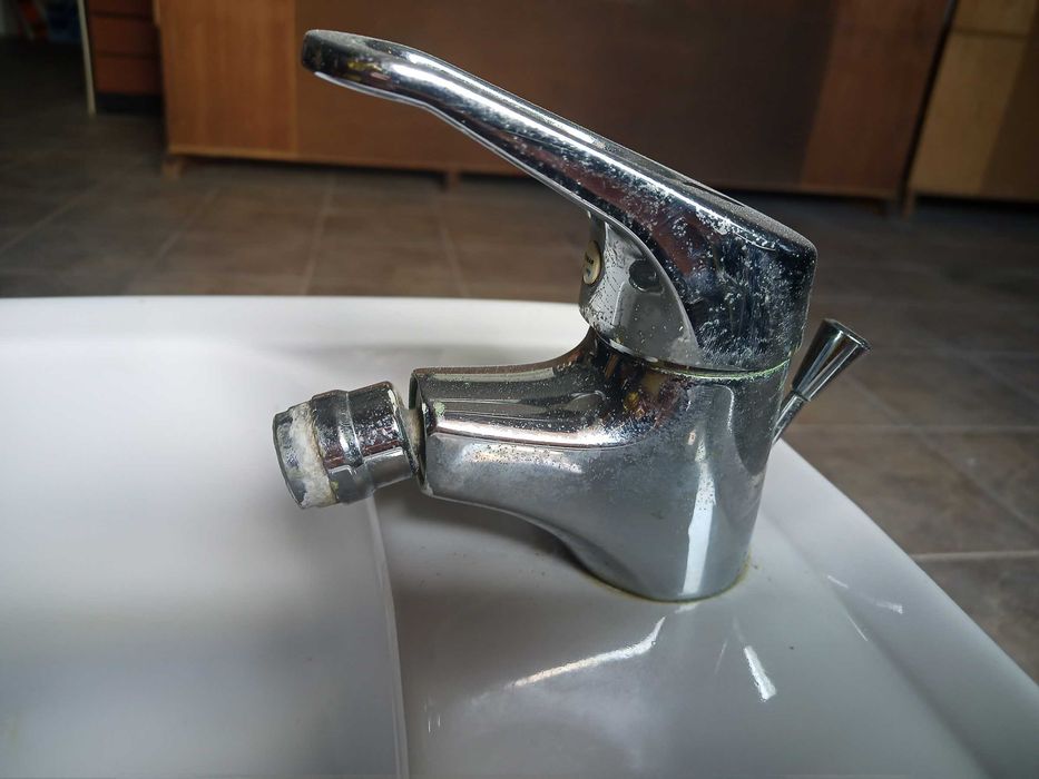 Bidé com torneira