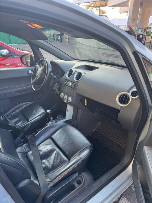 Mitsubishi colt 1.5  benzya