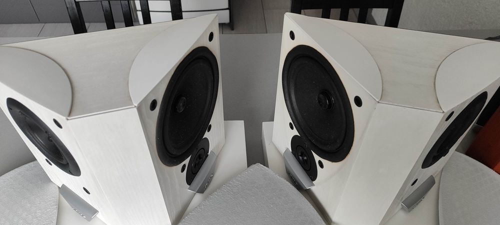 Jamo E 8 SUR głośniki surround + półki (Ikea)