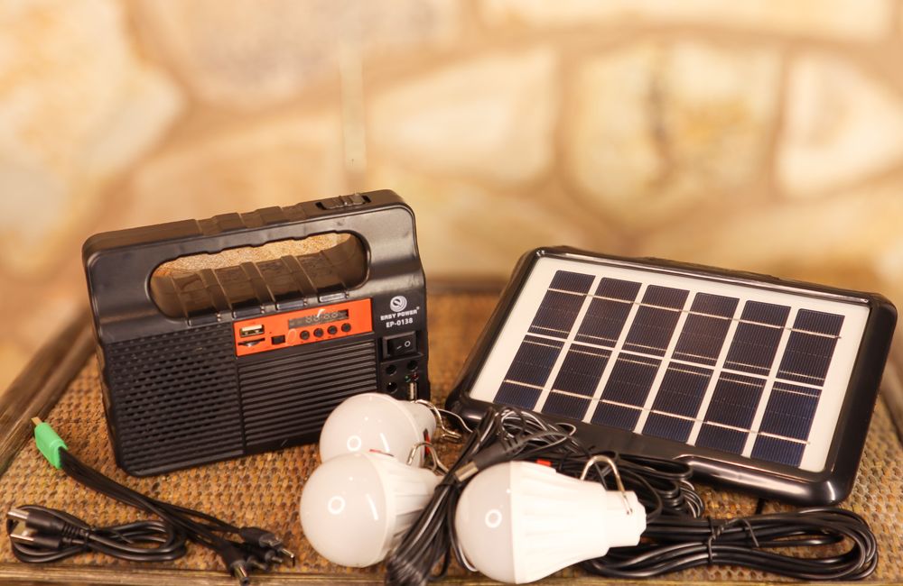 Універсальний, аварійний ліхтар-сонячна станція  модель ЕР-0138