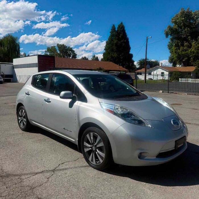 Nissan LEAF SV      2015