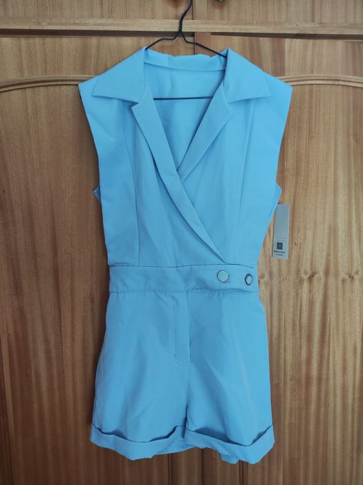 Macacão de calção cinzento